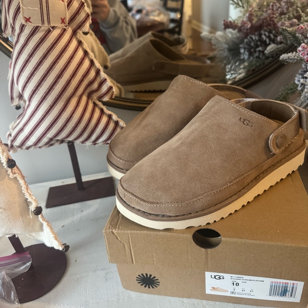 NEW Ugg goldenstar clog SAND Size 10 Women’s